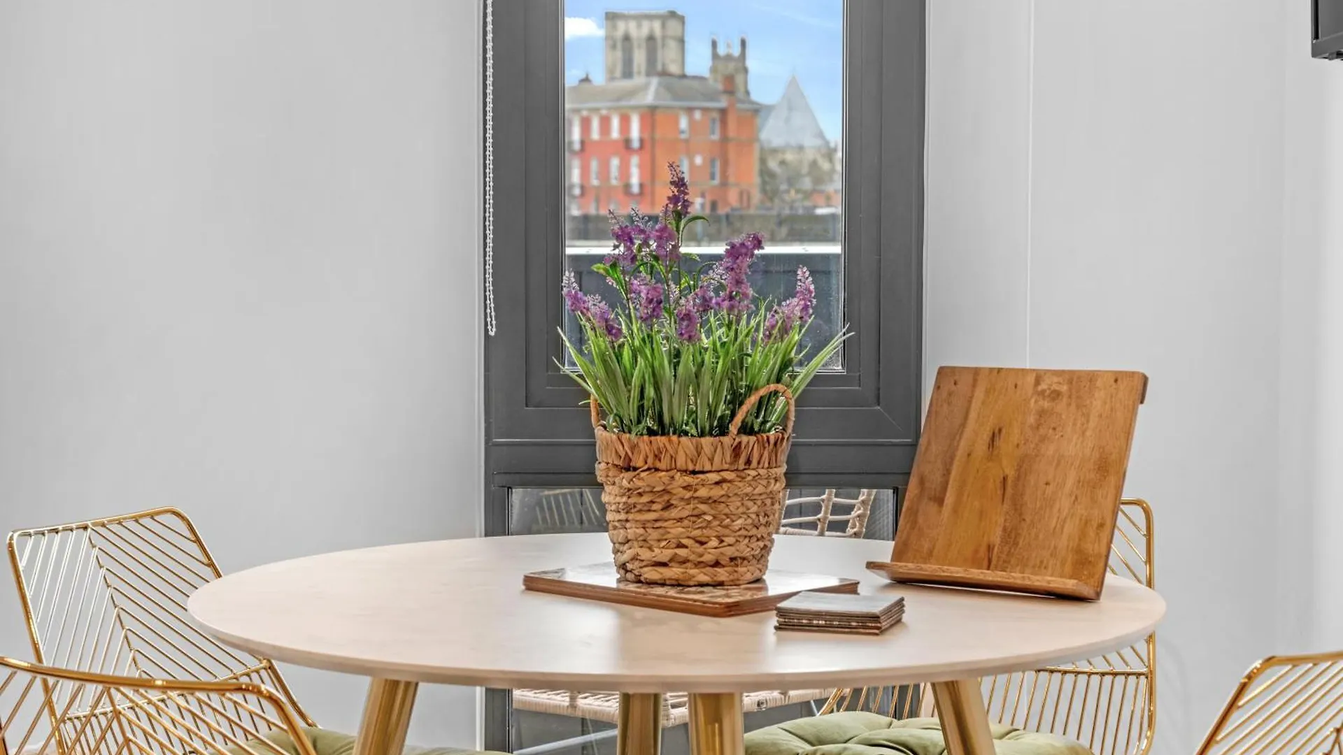 Apartment 21 Two Bedroom- With Secure Parking And Free Onsite Gym York