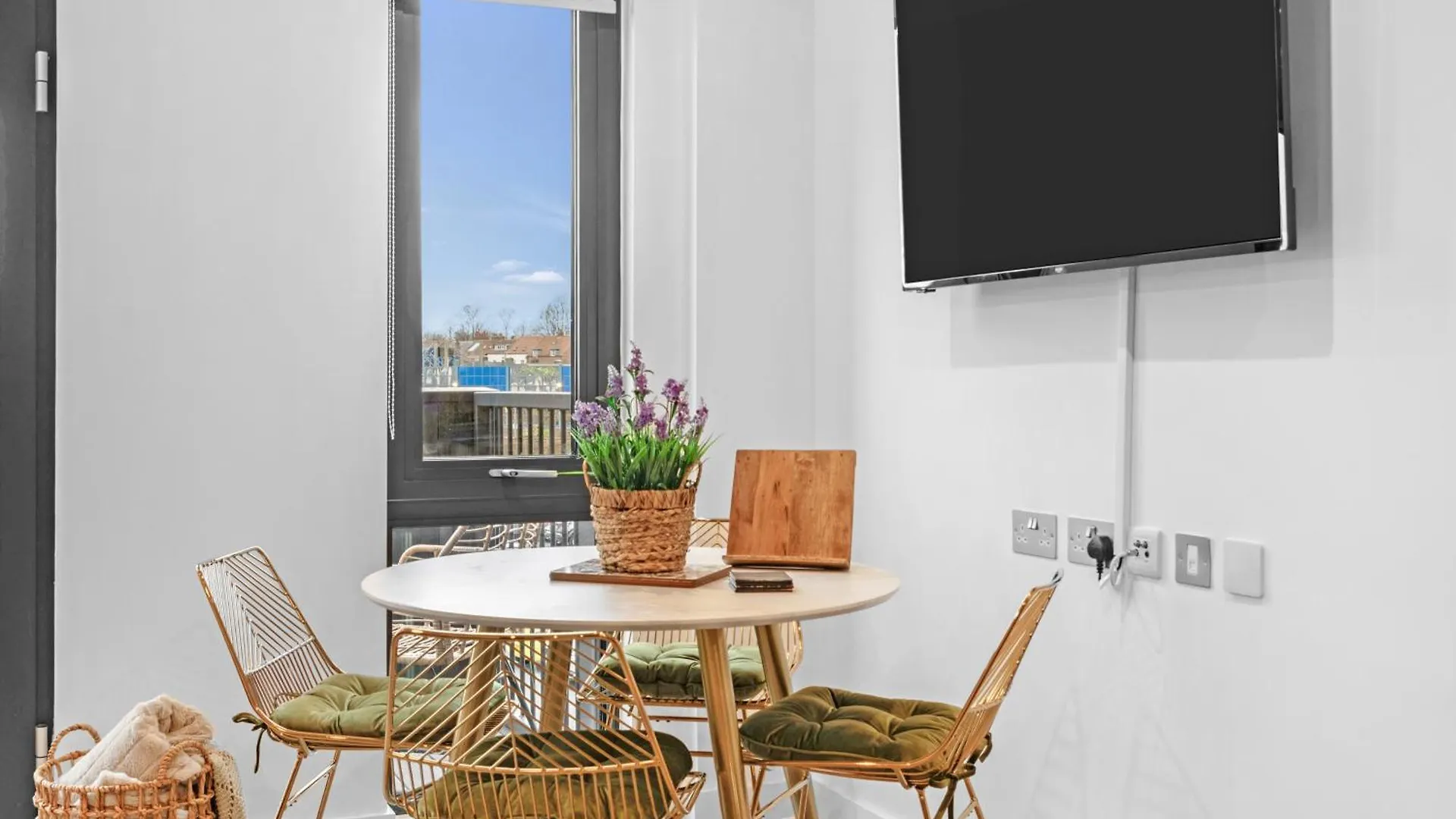 Apartment 21 Two Bedroom- With Secure Parking And Free Onsite Gym York