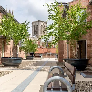  Apartment 15 Stonegate Court
